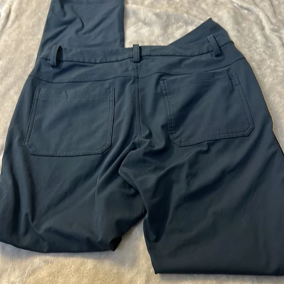 Lululemon men’s commission pants in dark blue - Picture 4 of 5